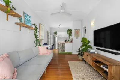 Image de Beach Pad close to Airport and Iconic Kirra Beach