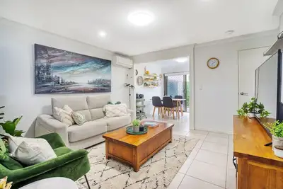 Image de Buzzing Surfers Vibrant Indoor outdoor Lifestyle