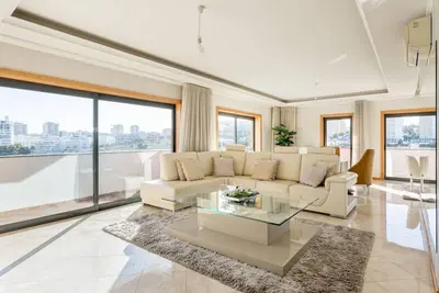 Image de Joivy Elegant villa w/ dual pools in Carnaxide