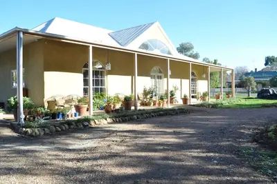Image de Strawbale House - Bacchus Marsh - parkland & river frontage