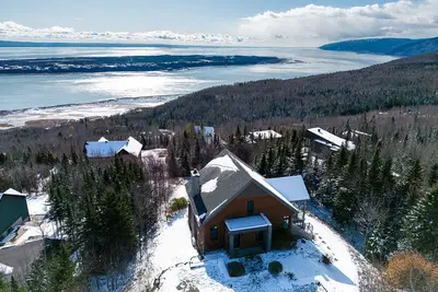 Image de Chalet La Panoramique:  Luxe, Vue Imprenable sur le Fleuve Saint-Laurent & Spa