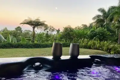 New -The Sugar Shack, Ocean views over cane fields from your outdoor Spa Bath