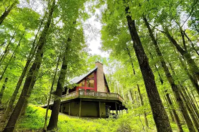 Image de ★ Private Hideaway w/Hot Tub & Fireplace- Stylish & Serene - Hike from Cabin! ★