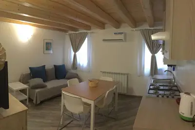Image de Apartment in historic center nestled between the island's calli and the lagoon