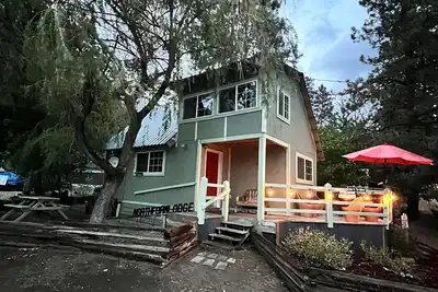 Image de Clean cozy cabin within 1/2 mile of 2 lakes and 100’s of sq miles of wilderness.