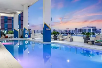 Image de Relax and Recharge in Miami! Rooftop Pool, Pet-friendly Property!