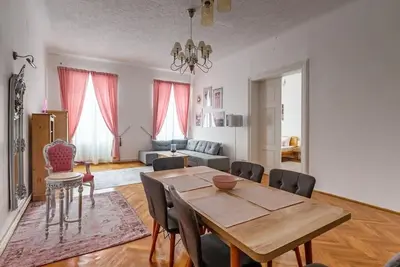 Image de Mira Central Residence: Discover a historical apartment in the Heart of the City