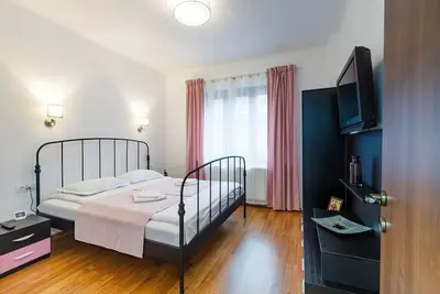 Image de Dante Apartment Stylish Residence in Brasov's Historical Center - Free Parking