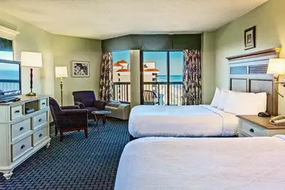 Image de Coastal Comfort  Queen Efficiency 2nd Floor