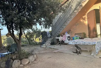 Image de Maison de vacances 'Sa Domu De Carmela' avec vue sur montagne, terrasse partagée et climatisation