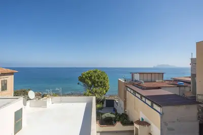 Image de Maison de vacances 'Terrazza Sul Mare' avec terrasse partagée, Wi-Fi et climatisation