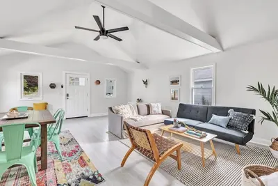 Image de Fall Sale | Cozy Bungalow | Walk2Beach| Pet| Pkg