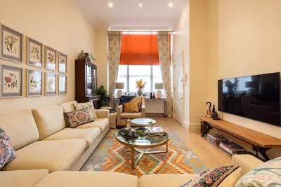 Image de Paddington Station 3-Bed 5-Guest Large Apartment in 1841 Victorian Pub