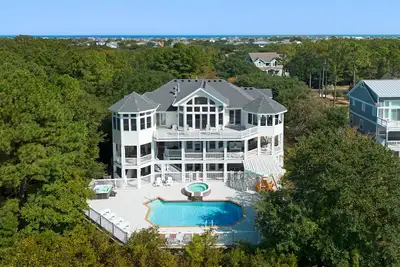 Image de Wellfleet: Soundfront | Pool and Hot Tub | Dogs Ok