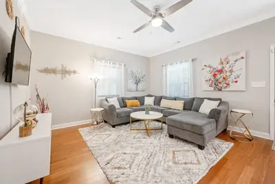 Image de ★ Lux Modern Retreat ★ Downtown ★ King Beds ★