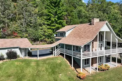 Image de A Peace of Tranquility-Beautiful View, Spacious Cabin, Pets Ok, Near Blue Ridge