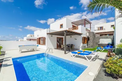 Image de Villa Rioja - Trois Chambres Villa, Couchages 6