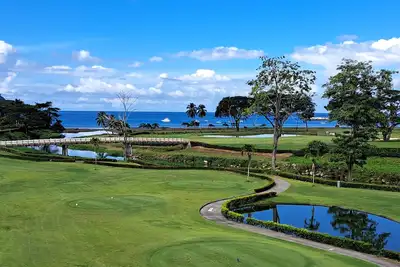 Image de Spacious condo with panoramic ocean and golf  views
