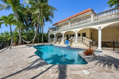 Image de Waterfront Miami Beach Mansion, Pool, Ping Pong, Grill, Gated