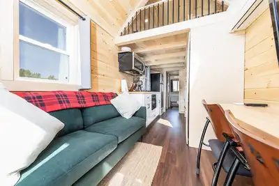 Image de Luxury Tiny Home/Base Camp to Ouray, Telluride/2 Queen beds, 1 twin bed/Washer & Dryer/Smart Tv/Hot Tub Access/Patio w/Mountain Views/ Fire Pit/11 mi to Airport
