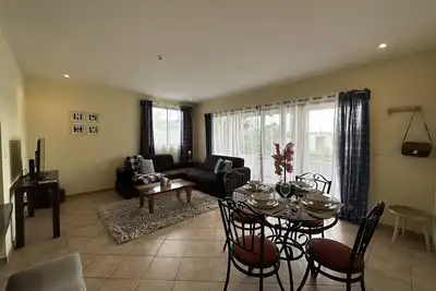 Image de Spacious & Refreshed 2 Bedroom Condo