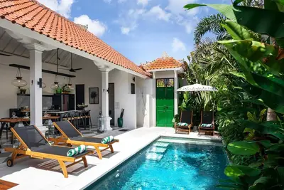 Nago Villa - Deux Chambres Villa, Couchages 4