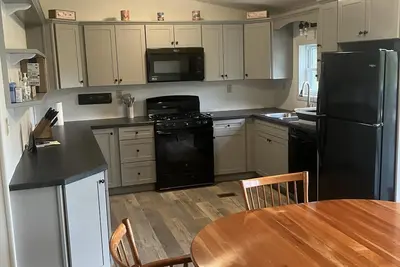 Image de Robin's Nest: Newly renovated home located on 60 acres of fields & forest.