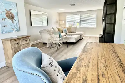 Image de New Riverside Retreat w/Pool & Dock