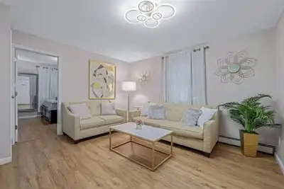 Image de Private Apartment on River Ave. close to main st