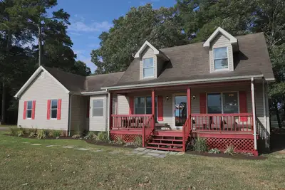 Image de Spacious 3br with Dock on Working Farm with Pool Table