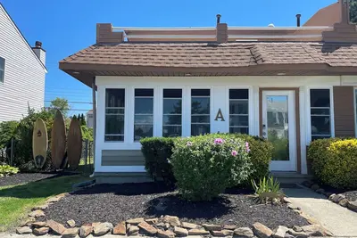 Image de Sandy toes Coastal Getaway-walk to the beach! \n#beach#surf#barrierisland#outlets