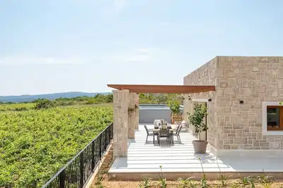 Image de Charming coastal retreat with infinity pool and stunning views