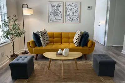 Image de Remodeled 2bed 1 bath apt w\/park great location