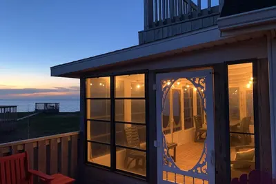 Image de Ocean Ridge Beach House - 3-bedrooms with screened-in porch, right on the beach