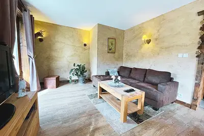 Image de Appartement Style Savoyard à la Montagne au Calme mais Proche du Centre