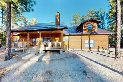 Scenic and spacious cabin with full kitchen, gas grill, board games, W/D, & Ac