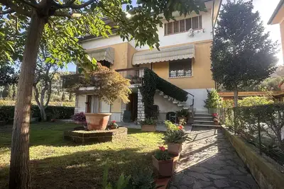 Image de Appartamento Raffaello in riva al lago con giardino e piscina