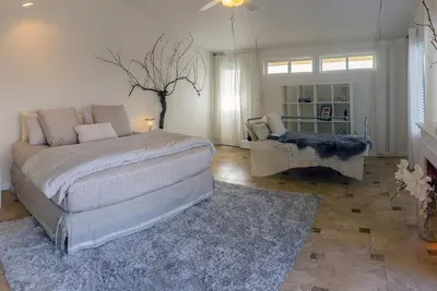 Image de Cottage offers a sectional sofa, chef's kitchen and open floor plan.