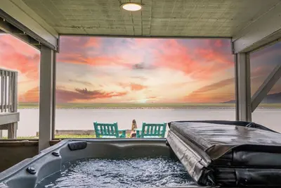 Image de Gorgeous Home on Sargent Beach & Icw! w/ Screen Porch & Hot Tub