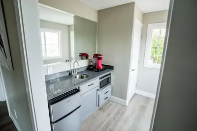 Image de 3 units of 5 bedrooms, 4 bathrooms, murphy bed, sofa sleeper, pool & hot tub.