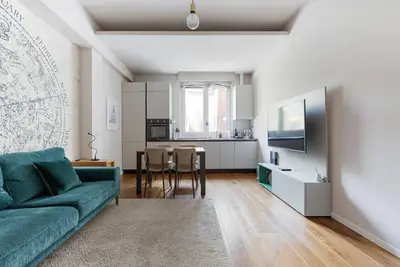 Image de Modern and welcoming 80m2 apartment, ideal for 4 people, located on the mezzanine floor of a building (No lift) in the Bullona area. The property is located in a strategic area, a few minutes walk from the “Gerusalemme” and “Domodossola” metro st