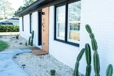 Sunset Villa by PoshStMgmt ~ 3 Miles to Uncw ~ Close to Beach & Downtown
