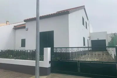 Image de Enjoy this spacious and comfortable house within minutes to the airport.