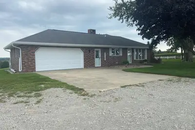 Image de Woodland Estate: Large farmhouse with green space perfect for relaxing and fun.