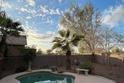 Image de Charming 4-Bedroom Oasis in Maricopa, Arizona with Pool, Garden & Pool Table!