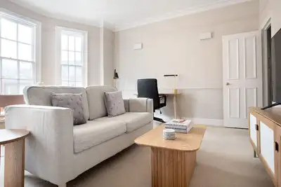 Image de Upscale Marleybone 2br, nr Bars, Restaurants & Shops, by Blueground