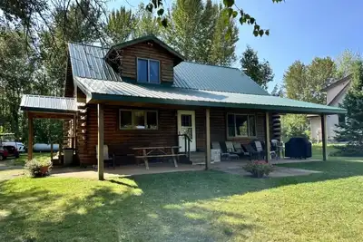 Image de Cozy log cabin on South Manistique Lake with 100 feet of sandy beach, sunsets