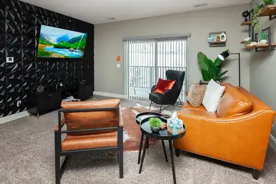 Image de The Carmel/Bold/Massage /Chair Spacious / 3d Wall / Pool / Gym / Tanning Bed