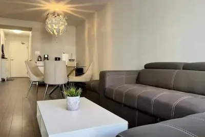 Image de Central 2- bedroom condo w/ parking