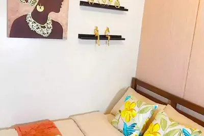 Image de Our place is cozy, comfortable, well furnished and most of all its clean.